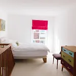 Cute 1 Bed Townhouse In Jericho